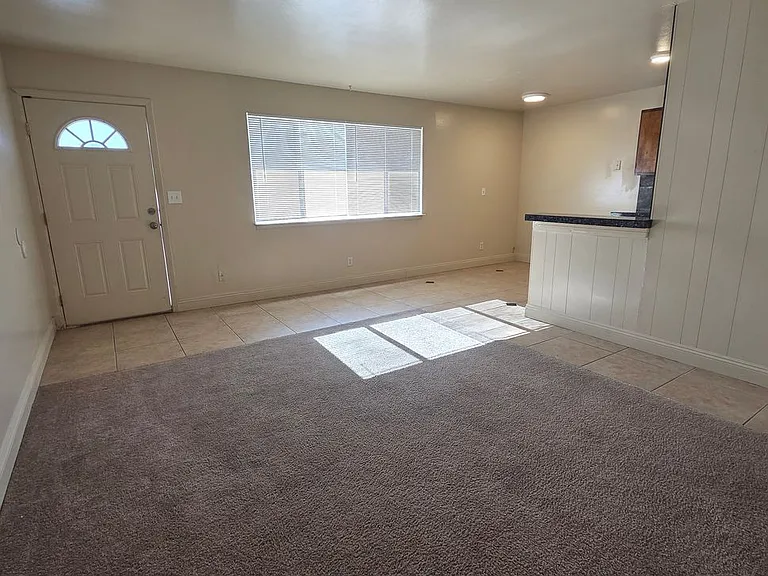 2580 E St — Photo 3