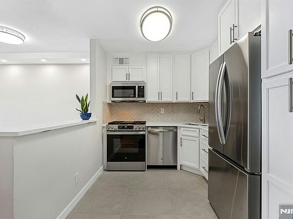 3rd image of 2000 Linwood Avenue #14D