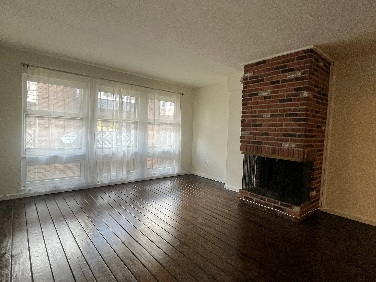 4 bed, 2.5 bath, 1750 sqft, $3,295 — Photo 2