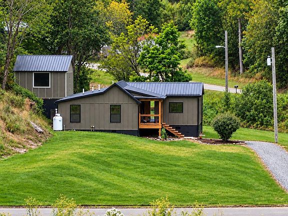 3rd image of 201 Chestnut Dr