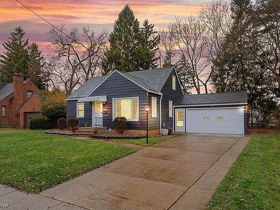 2nd image of 5932 Chestnut Hills Dr