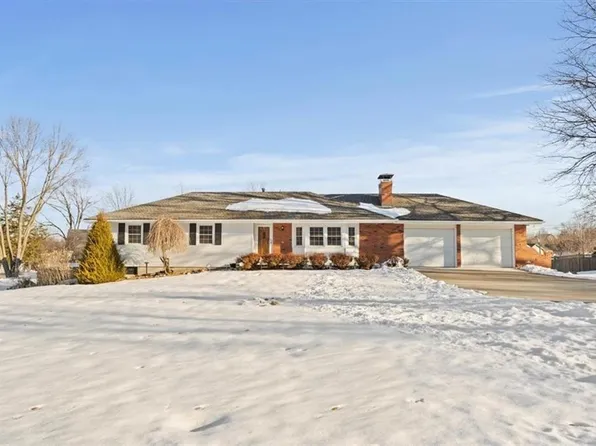 15608 Poplar St, Basehor, KS 66007