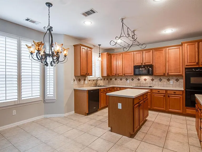 2212 Bayou Ct — Photo 11