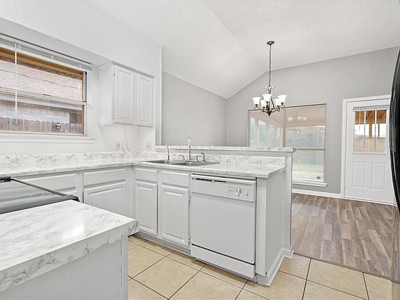 5th image of 1921 Kings Canyon Cir