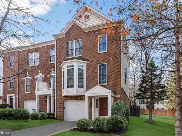 4176 Lower Park Dr, Fairfax, VA 22030