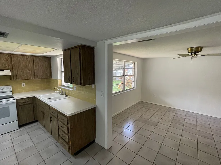 7552 Cumber Dr — Photo 11