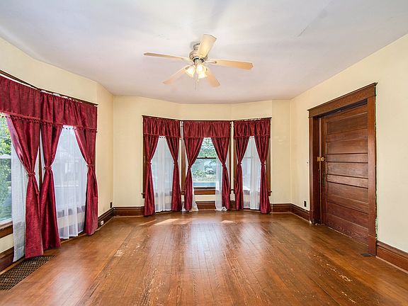 4th image of 2208 S Burdick St #1