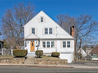426 Wilcoxson Ave, Stratford, CT 06614