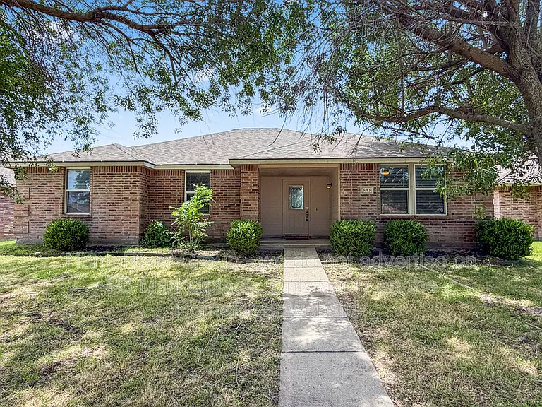 3013 Meadow Bluff Dr — Photo 1