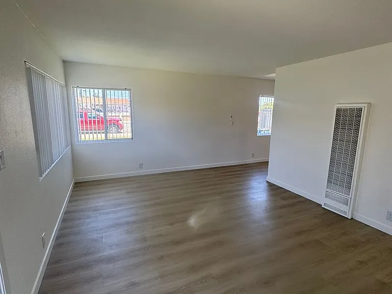 10541 Sycamore Ave — Photo 12