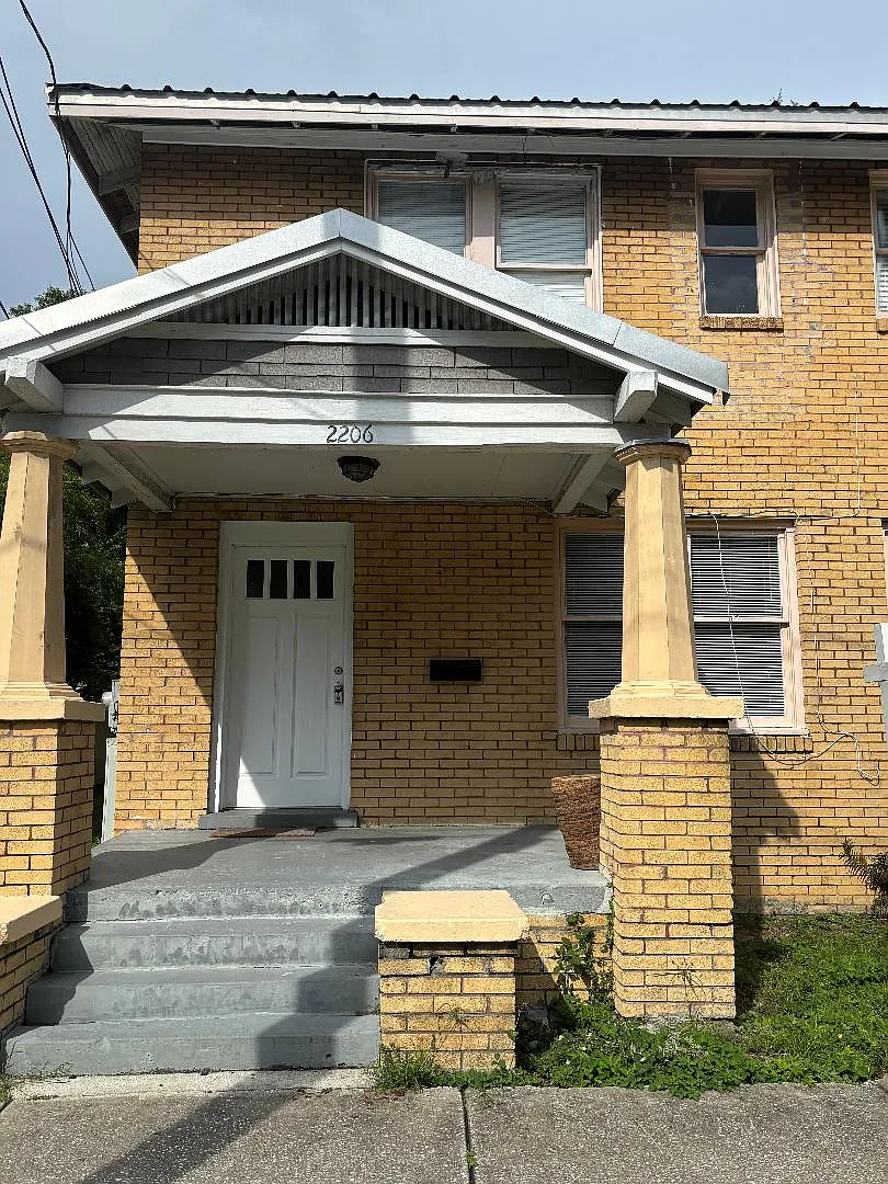 3 bed, 1300 sqft, $2,300 — Photo 1