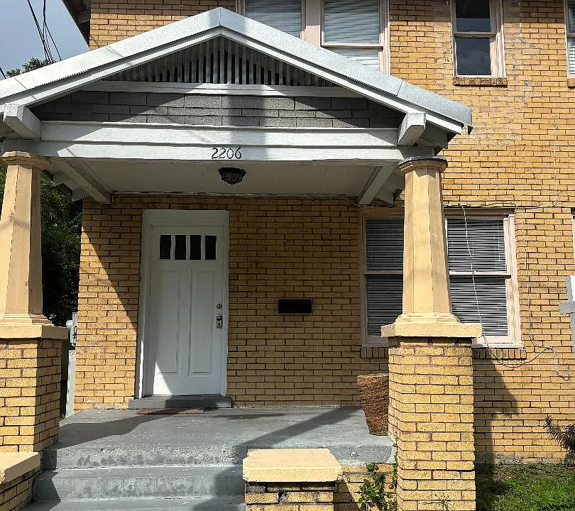 2206 N Central Ave #1
