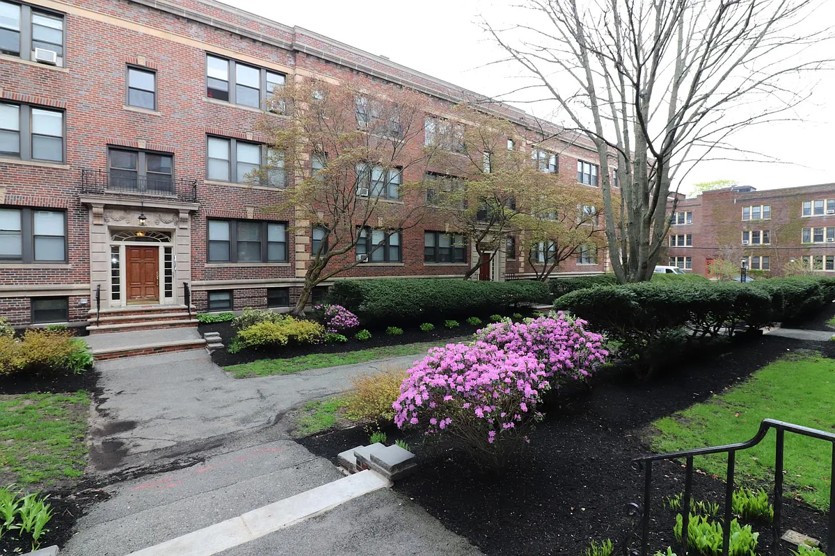 Building Photo - 20 Park St #2