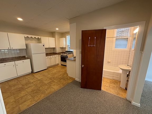 5th image of 271 Grote St #1