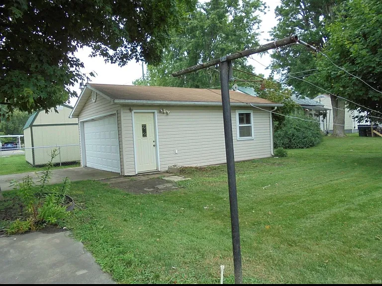 2704 S Macedonia Ave — Photo 4