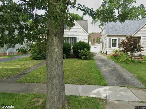 886 Quarry Dr, Cleveland Heights, OH 44121