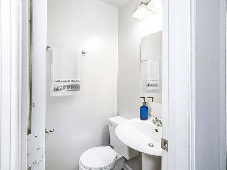 Hyde Park Townhomes — Photo 10