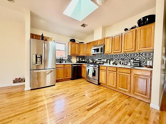 2nd image of 264 Custer Ave Floor 2