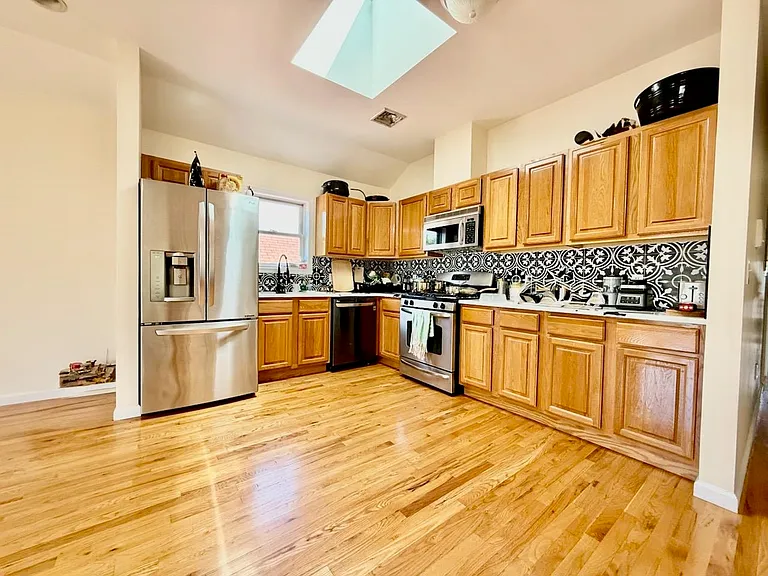 264 Custer Ave #2 — Photo 2