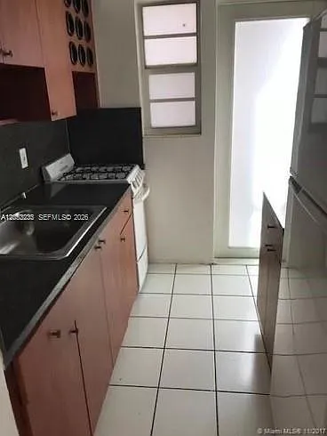 Base01 Condo — Photo 3