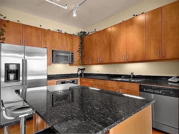 2nd image of 737 W Washington Blvd APT 1209