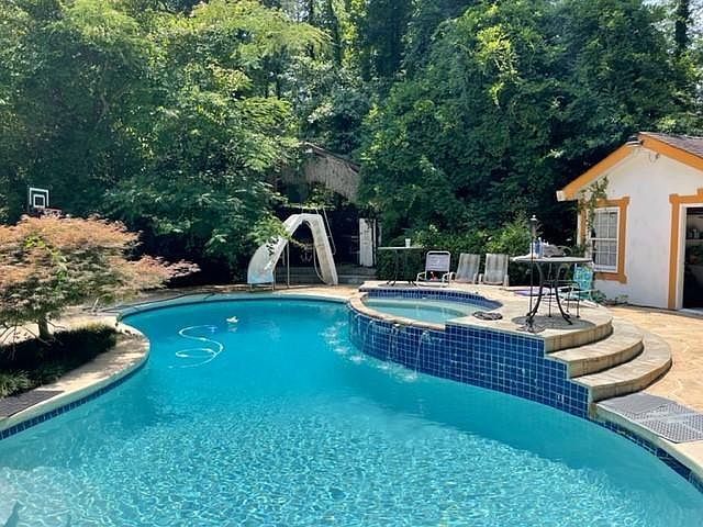 1st image of 115 Georgian Manor Ct