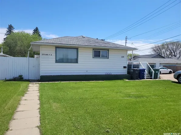 1210 P AVENUE N, Saskatoon, SK S7L 2W9
