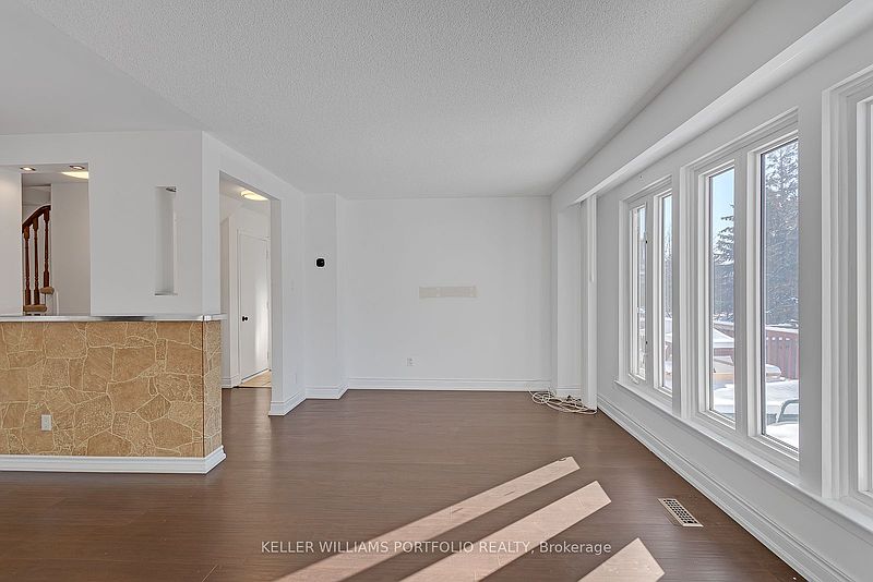 Ajax House for rent - 5 Bedrooms — photo 16