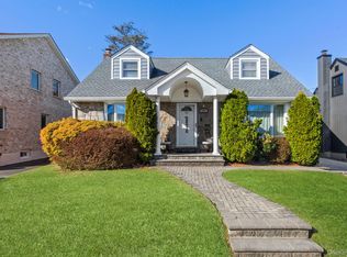 59 Pembrook Drive, Mineola, NY 11501