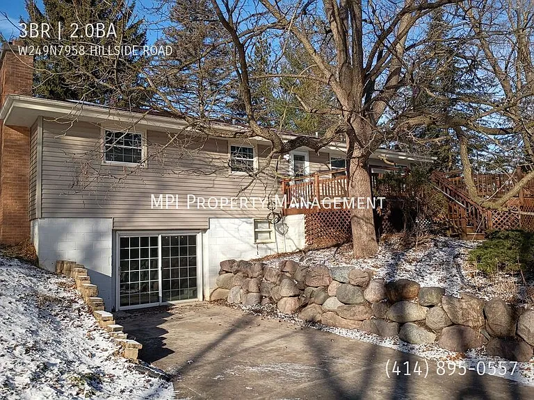W249N7958 Hillside Rd — Photo 2