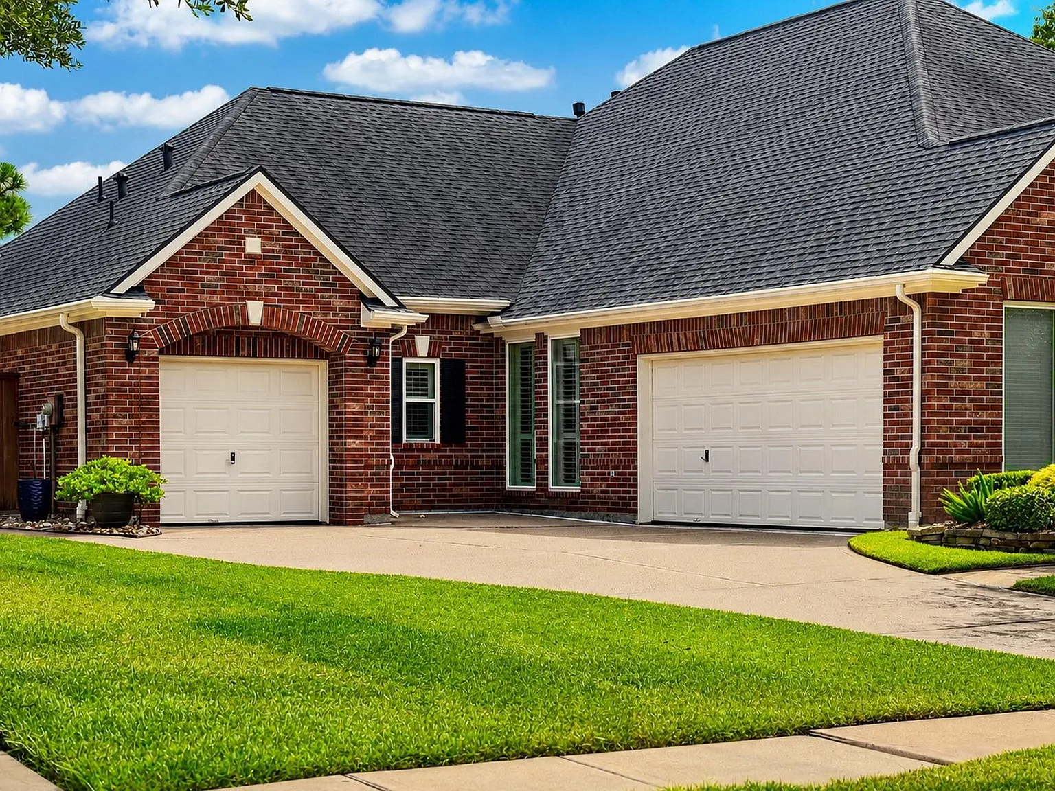 4 bed, 3.0 bath, 2827 sqft, $3,300 — Photo 4