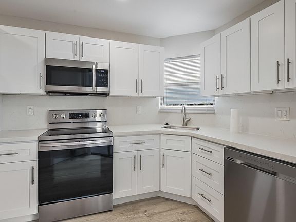 4th image of 3590 Via Poinciana #501