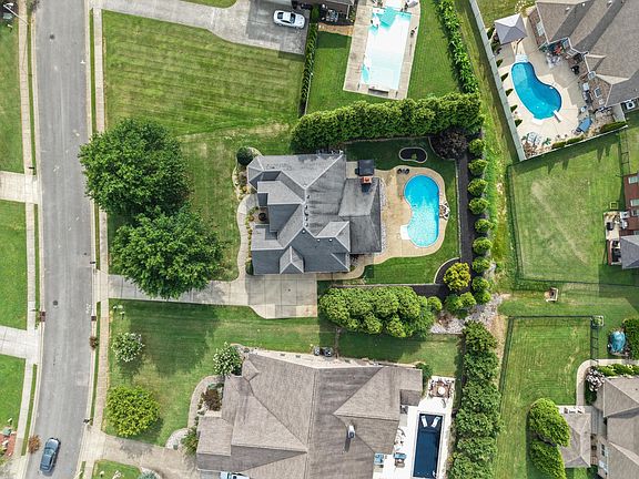 5th image of 3220 Robinwood Dr