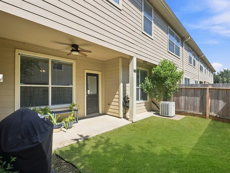 930 Sterling Creek Cir — Photo 40