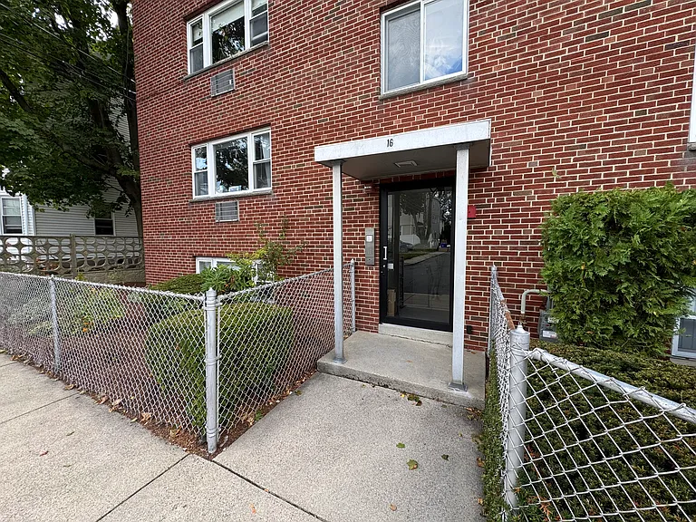 16 Westford St #6 — Photo 9