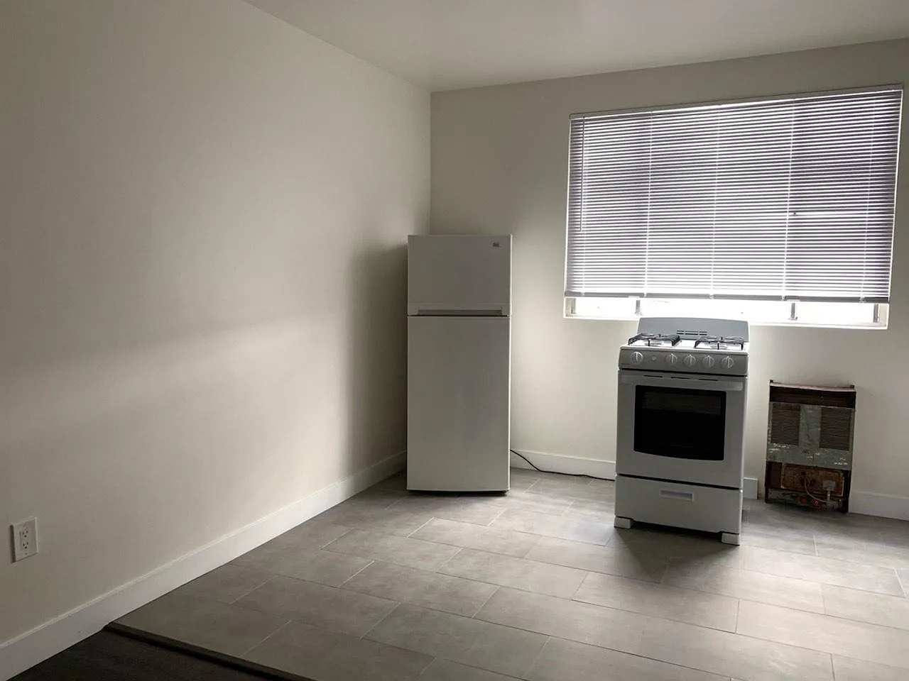 Studio, 300 sqft, $1,400 — Photo 4