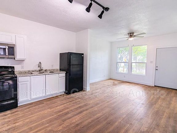4th image of 241 E Dullnig Ct
