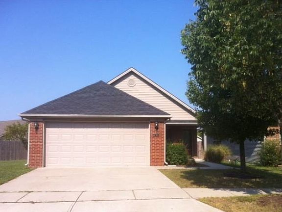 2nd image of 185 Blue Heron Pl