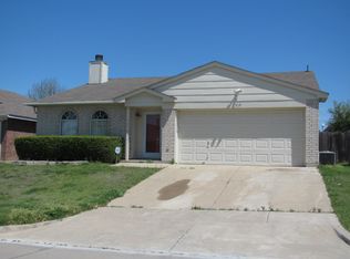 519 Hollyberry Dr, Mansfield, TX 76063