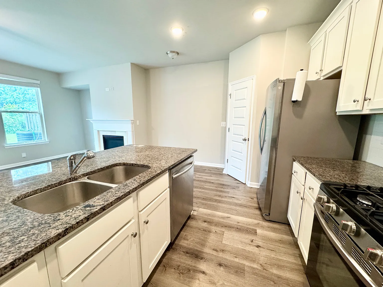 3 bed, 2.5 bath, 1784 sqft, $2,000 — Photo 4