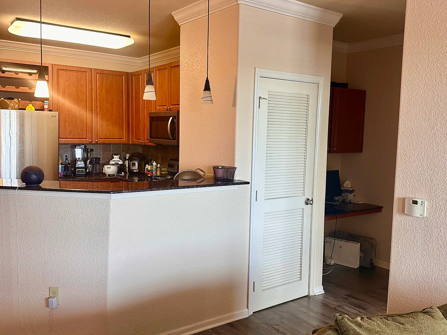 1 bed, 1233 sqft, $1,200 — Photo 2