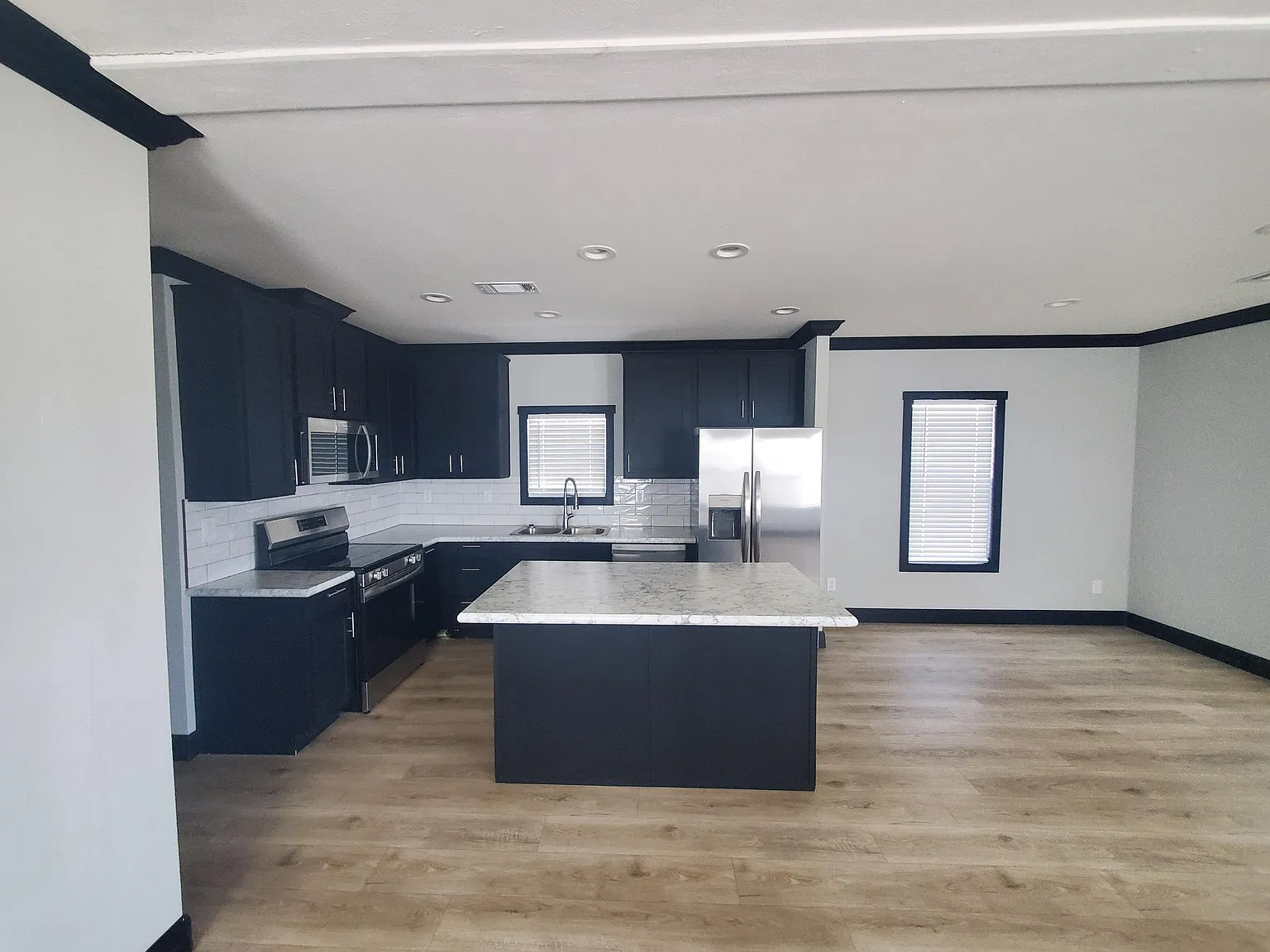 3 bed, 1632 sqft, $1,649 — Photo 3
