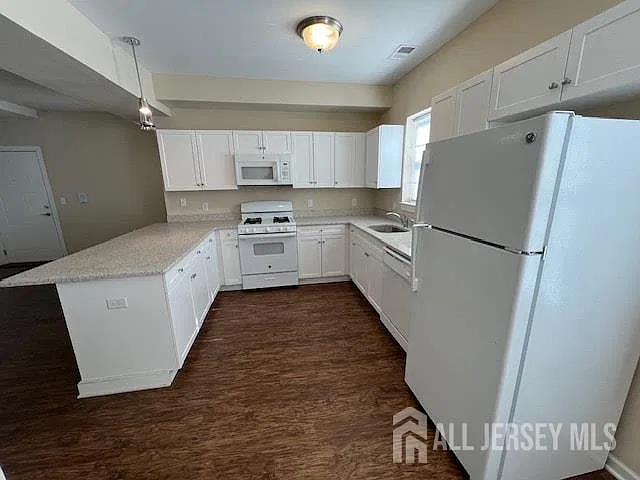 1 bed, 1.0 bath, 694 sqft, $1,835 — Photo 1