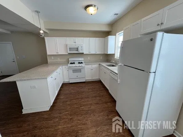 74 Division St APT 11, South River, NJ 08882