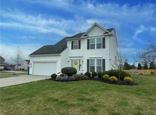 6396 Green Valley Ln, Lockport, NY 14094