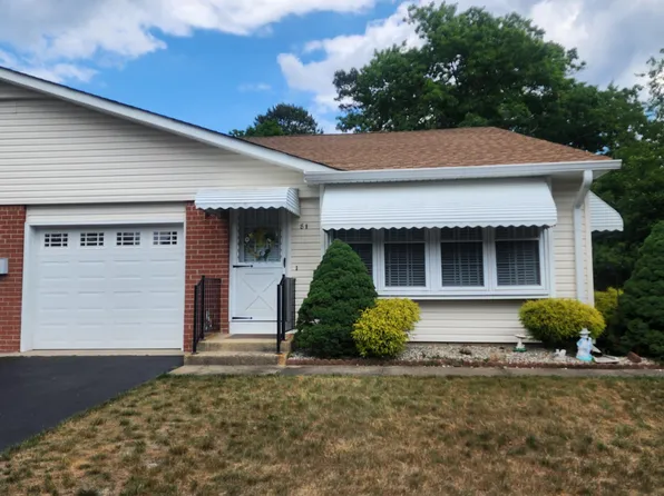 8 Conestoga Drive #B, Whiting, NJ 08759