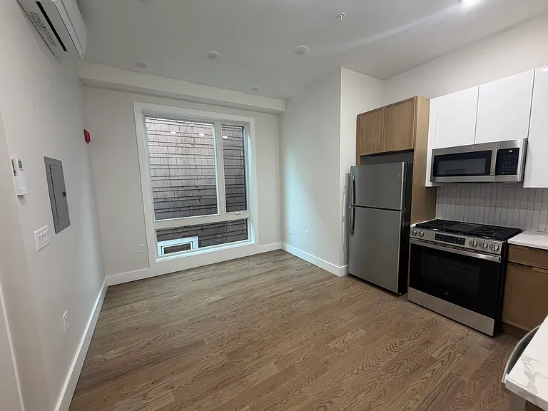 40 Lembeck Ave #204B — Photo 2