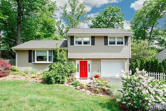 1st image of 145 Lincoln Pl