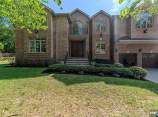 186 Hickory Ln, Closter, NJ 07624