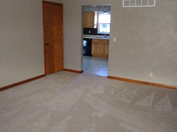 5th image of 332 North Dr
